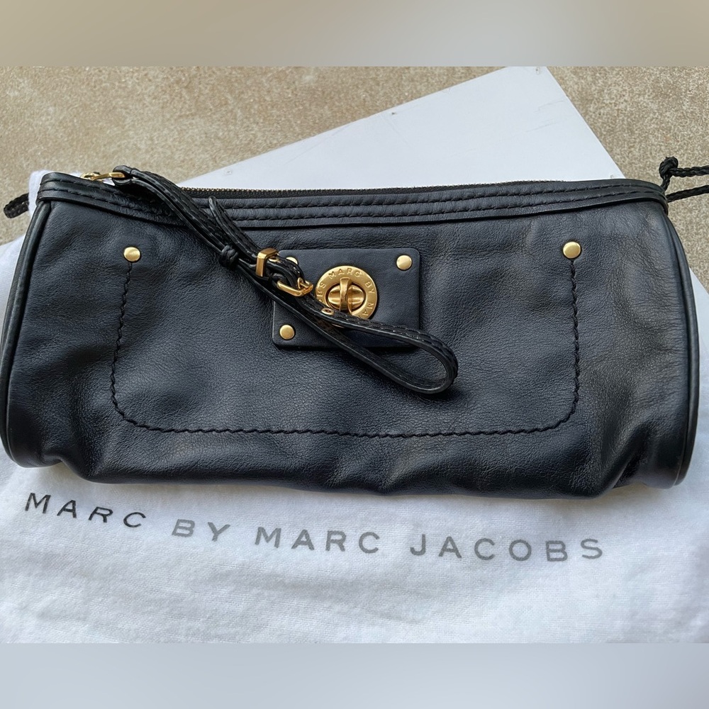 Marc by Marc Jacobs GUC Black Leather Zippered Wristlet Clutch Purse w/ Dust Bag - Picture 10 of 13